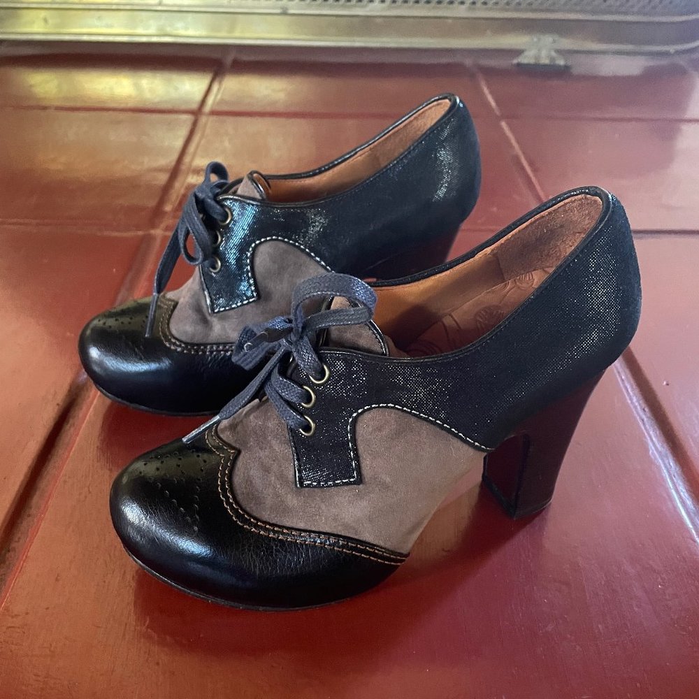 Chie Mihara lace-up Oxford heels, size 5